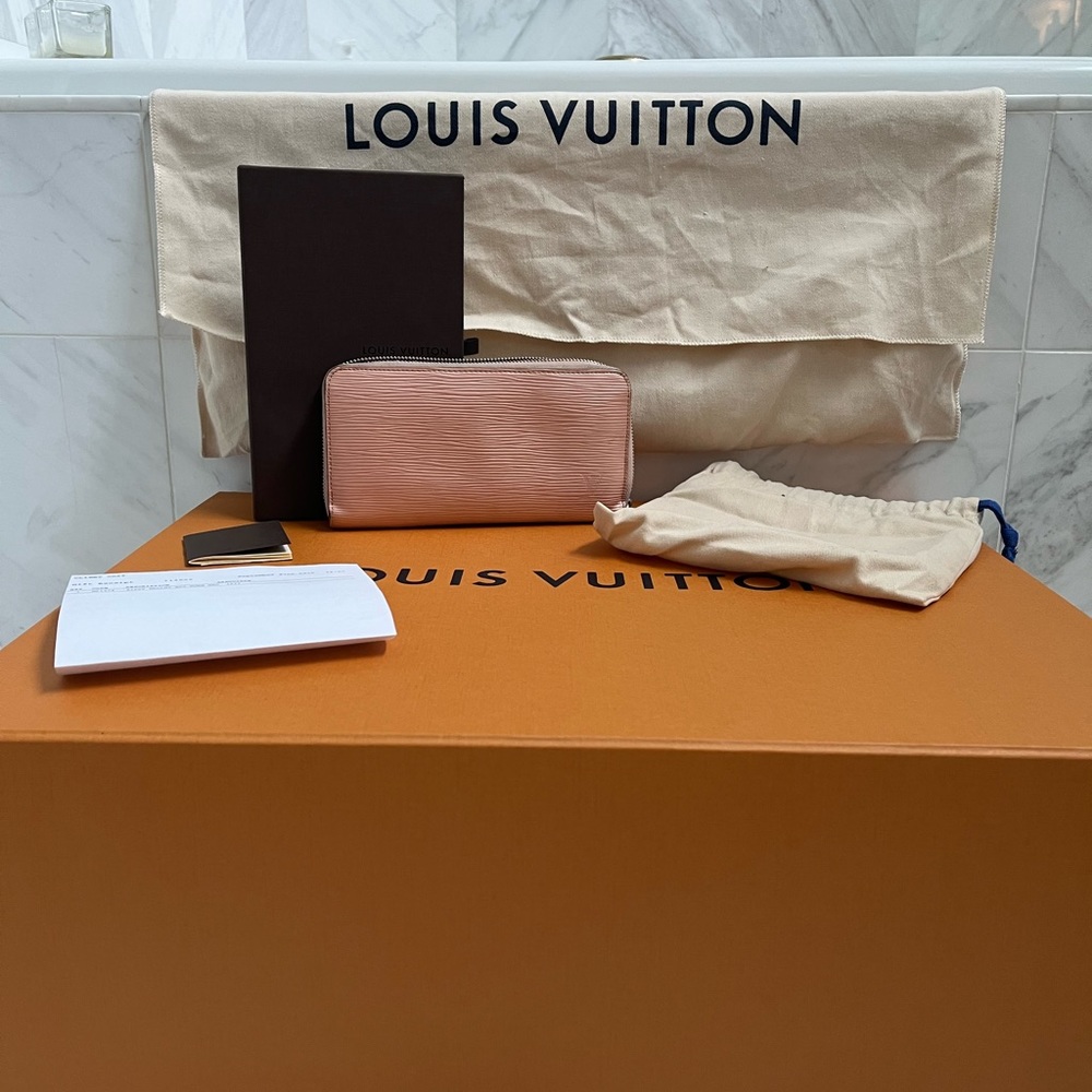 Louis Vuitton Zippy Wallet- Epi Rose